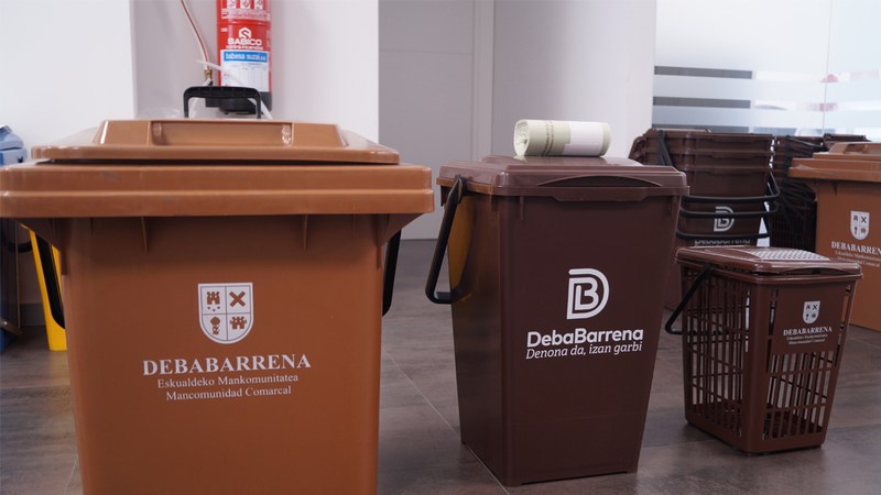 Organikoa eta ontzi arinak atez ate  biltzeko zerbitzu berria jarriko da martxan Eibar eta Elgoibarko merkataritza eta ostalaritzan