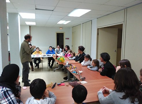 Papiroflexia tailerrean primeran ibili ziren guraso berbalagunak