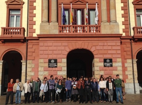 Oroimenaren Egunaren harira elkarretaratzea egin dute