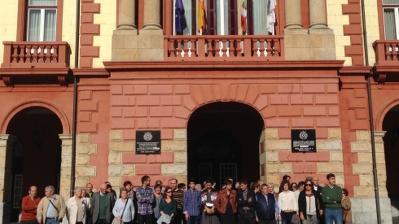 Oroimenaren Egunaren harira elkarretaratzea egin dute