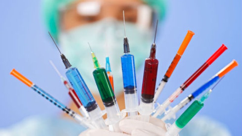 Osakidetzak barixakutik aurrera txertoa hartzeko ordua emango die 16-29 urte bitartekoei