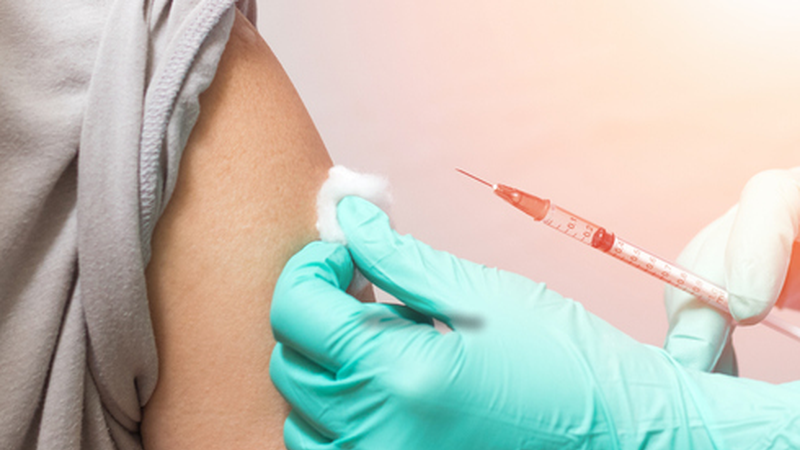 Osakidetzak bihar irekiko du 12-15 urte bitartekoek txertaketarako hitzordua hartzeko aukera webgunearen bitartez