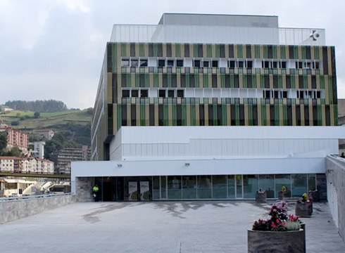 Osakidetzak premiazkoak ez diren kirurgia guztiak atzeratu ditu