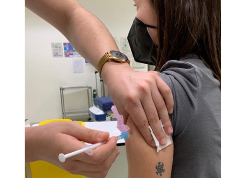 Osasun Sailak areagotu egin ditu COVID-19aren aurkako txertaketa-puntuak eta 117 ditu orain, horietako bi Debabarrenan