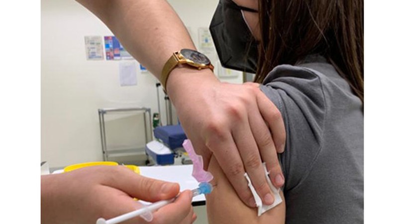 Osasun Sailak areagotu egin ditu COVID-19aren aurkako txertaketa-puntuak eta 117 ditu orain, horietako bi Debabarrenan