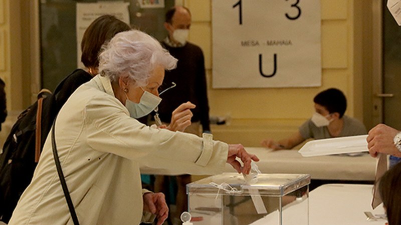 Osasuna zaintzeko neurriekin, baina normaltasunez hasi da hauteskunde domeka