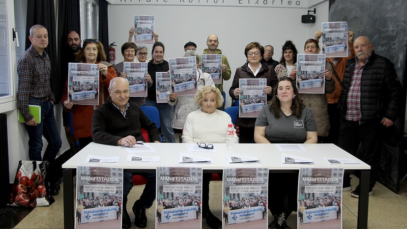 Osasungintza publikoaren alde zapatuan egingo den manifestazioan parte hartzera deitu dituzte Debabarreneko herritarrak