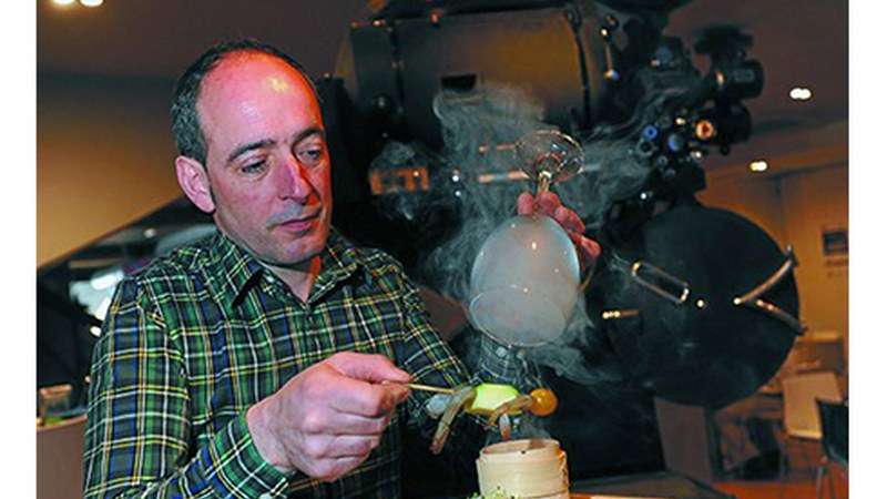 Oskar Trebiño, ostalaria: “Tabernen irekiera asko luzatzen bada, batzuk ezin izango gara lanean hasi”