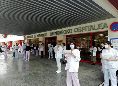 Ospitaleetako langileek kontzentrazioak egin dituzte kalitatezko osasun publikoaren alde