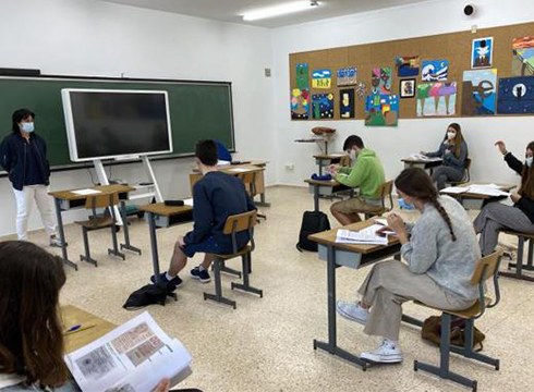 Ostiralean hasiko dira hezkuntza zentro publikoetako langileak txertoa jasotzen