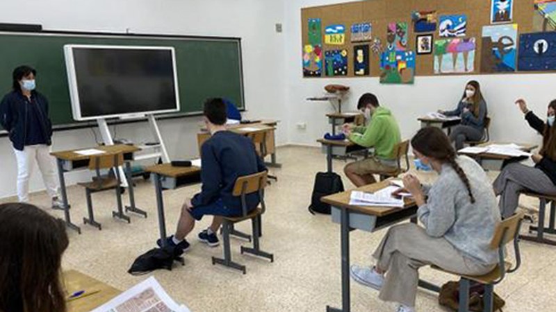 Ostiralean hasiko dira hezkuntza zentro publikoetako langileak txertoa jasotzen