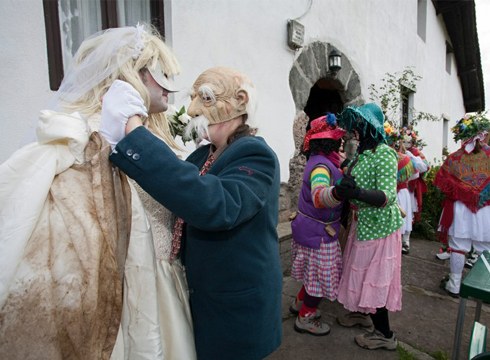 Otsailaren 18an, zapatu honetan aterako dira koko-dantzak maskarada-festan