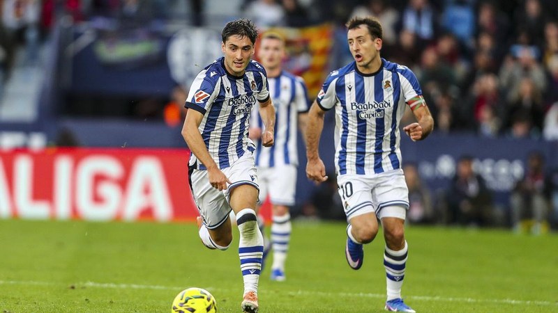 Oyarzabal eta Gorrotxategi futbolariei egin behar zitzaien omenaldia atzeratu dute