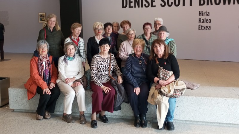 Pagatxako emakumeek bisita kulturala egin dute Bilbon eta Zine Forum Feministaren saio berria iragarri dute