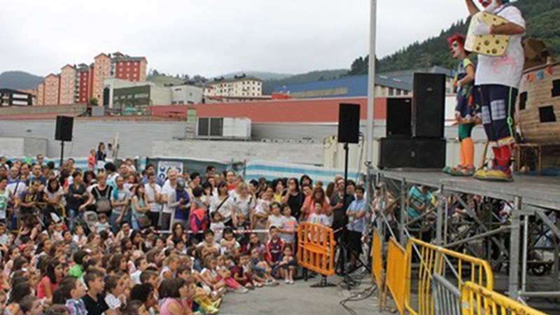 Pailazoak eta Puro Relajo ordubete lehenago izango dira Amañako jaietan