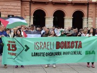 Palestinako herriarekin bat egin nahi izan dute herritar askok Eibarren ere