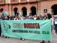 Palestinako herriarekin bat egin nahi izan dute herritar askok Eibarren ere
