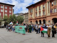 Palestinako herriarekin bat egin nahi izan dute herritar askok Eibarren ere