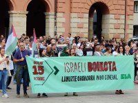 Palestinako herriarekin bat egin nahi izan dute herritar askok Eibarren ere