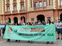 Palestinako herriarekin bat egin nahi izan dute herritar askok Eibarren ere