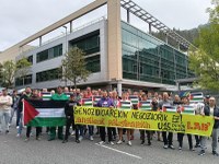 Palestinako herriarekin bat egin nahi izan dute herritar askok Eibarren ere