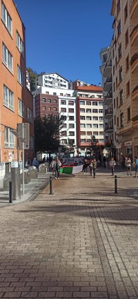 Palestinaren aldeko manifestazio jendetsua egin zen domekan