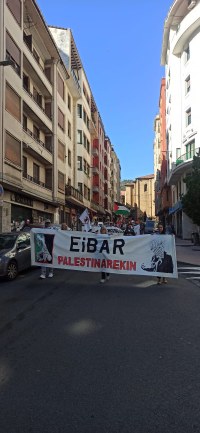 Palestinaren aldeko manifestazio jendetsua egin zen domekan