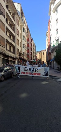 Palestinaren aldeko manifestazio jendetsua egin zen domekan