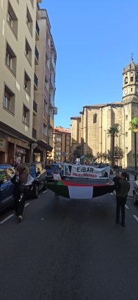 Palestinaren aldeko manifestazio jendetsua egin zen domekan
