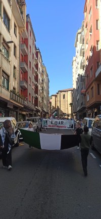 Palestinaren aldeko manifestazio jendetsua egin zen domekan