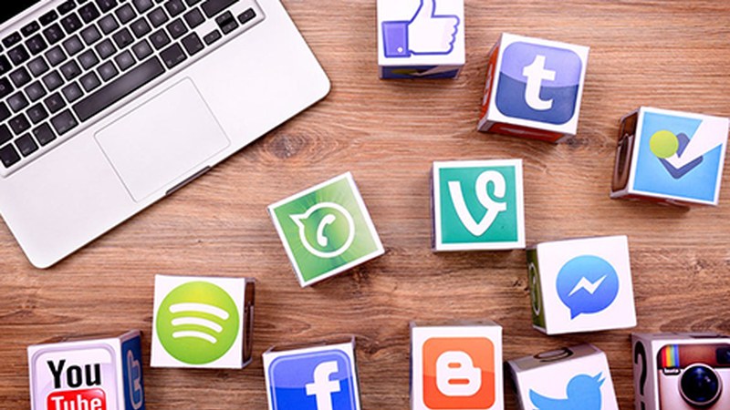 Pantailaren bestaldea, egia ote? "Iban Garcia, Amaia Amunarriz eta Jon Kareaga"