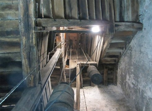 San Andres parrokiako erloju zaharra zaharberritu egingo da, hiriaren 675. urteurrena dela eta, ikusgai egon dadin