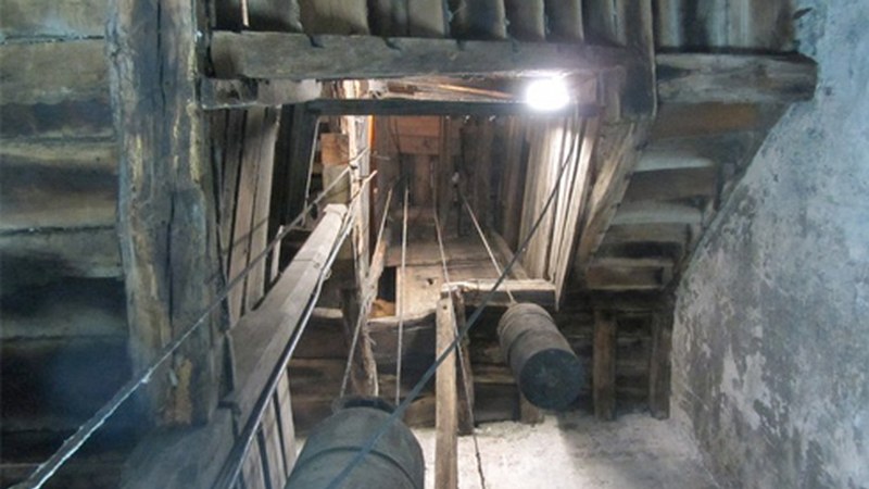 San Andres parrokiako erloju zaharra zaharberritu egingo da, hiriaren 675. urteurrena dela eta, ikusgai egon dadin