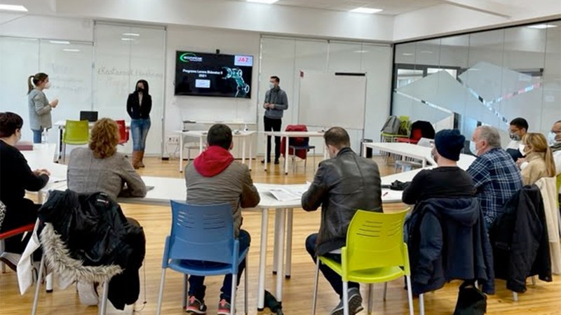 Parte hartzen dutenen laneratzea erreztea helburu duen ‘Lanera Bideratuz’ programa abiatu dute bosgarrenez