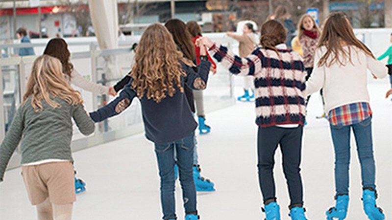 Patinatzeko izotz pista zabalduko dute astelehenean Errebal Plazan