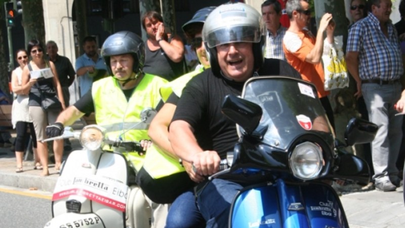 Patxi Lejardi eta Lambretta Servetta motorra, gaur gauean ETB1n