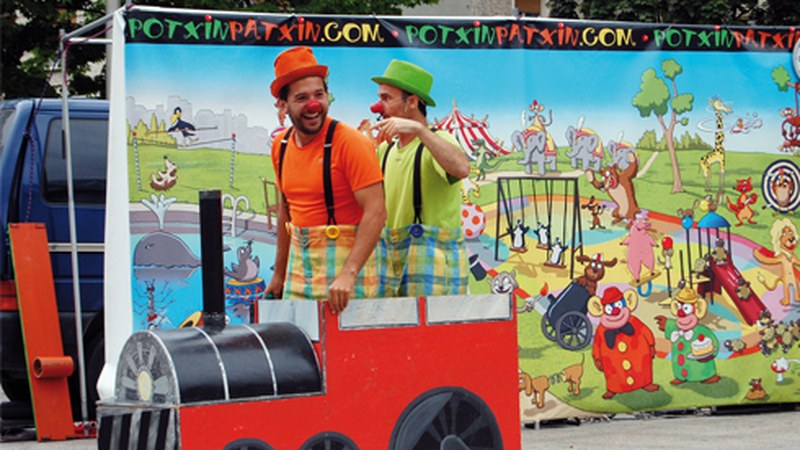 Patxin eta Potxin pailazoen antzezlana gaur Urkizuko parkean