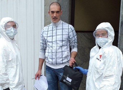 Paula Cortes eta Nagore Gomez, Gurutze Gorriko boluntarioak: “Jendea oso esker onekoa da"