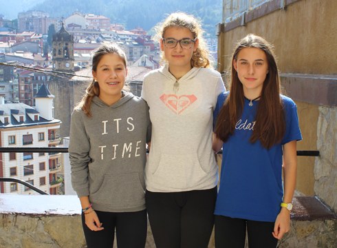 Paula Morales (Aldatzen-eko kidea): "Boluntario ibilita gu zein ondo bizi garen konturatzen zara"