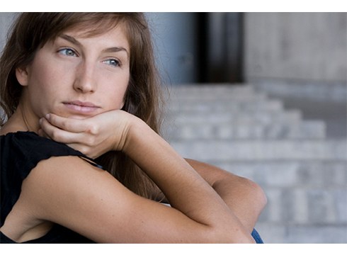 PAULA QUINTANA, antzezlea eta dantzaria: “’Latente’ ikuskizunak mezu bat baino gehiago kaleratzen ditu”