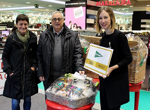 Pedro Mari Arrizabalagak jaso du ...eta kitto! Euskara Elkartearen otarra