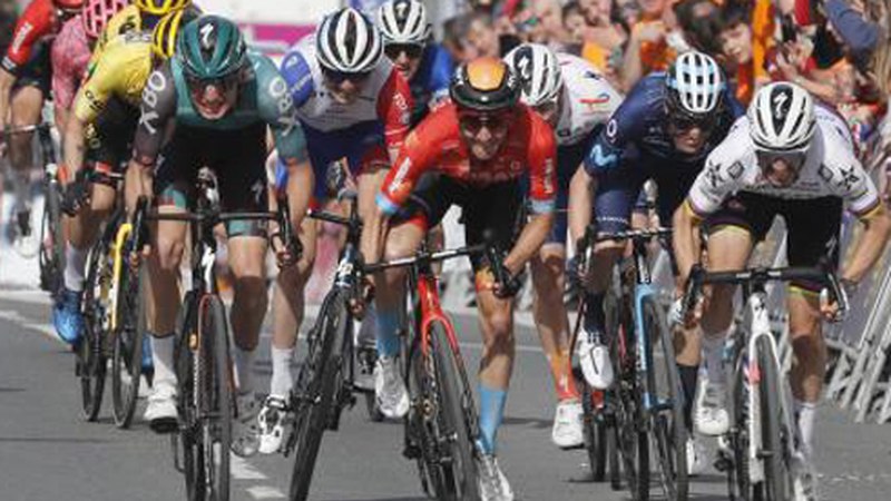 Pello Bilbaok irabazi du hirugarren etapa justu helmugako lerroan, amaiera bizi-bizian