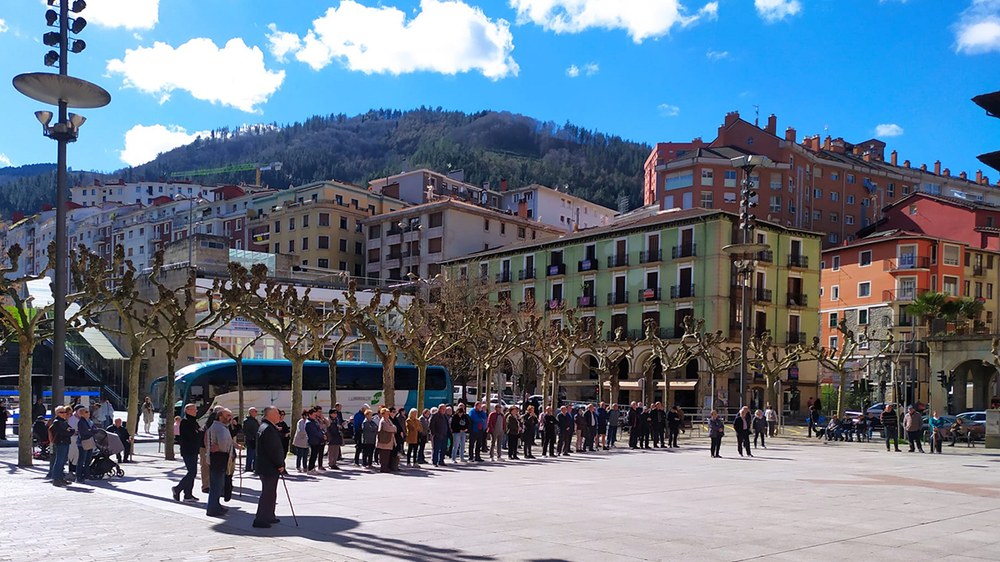 Pentsio duin eta publikoen aldeko kontzentrazioa egin da gaur eguerdian Untzagan