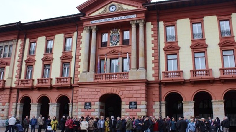 Pentsio duinen aldeko kontzentrazioa egin da gaur eguerdian