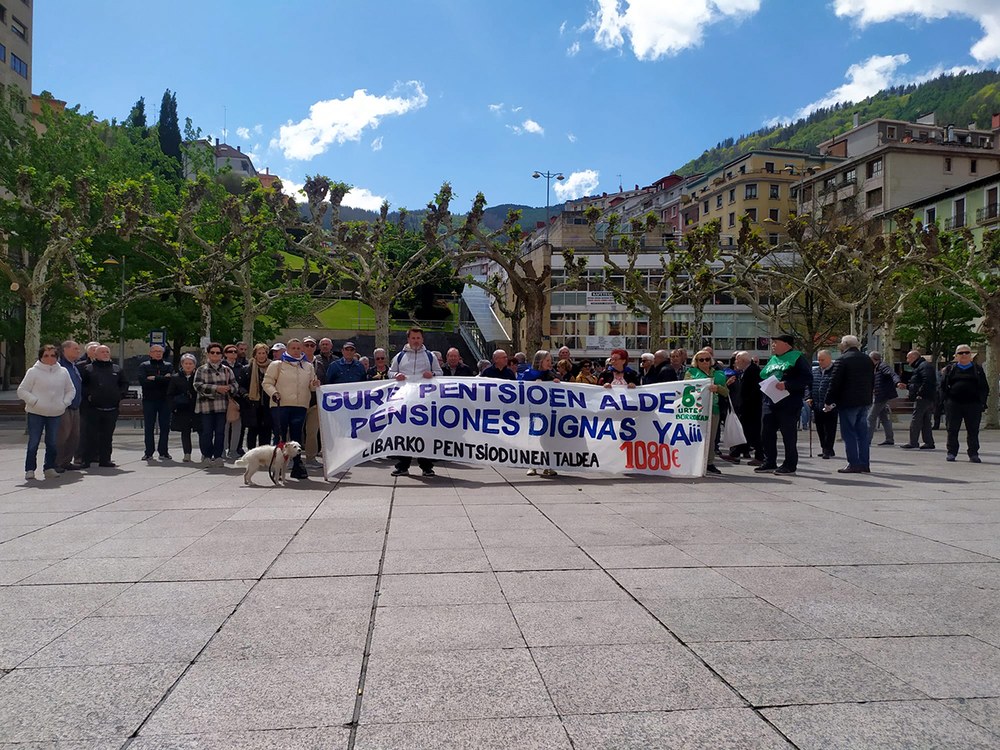 Pentsio publiko eta duinak eskatu dituzte 155 lagunek gaurko elkarretaratzean