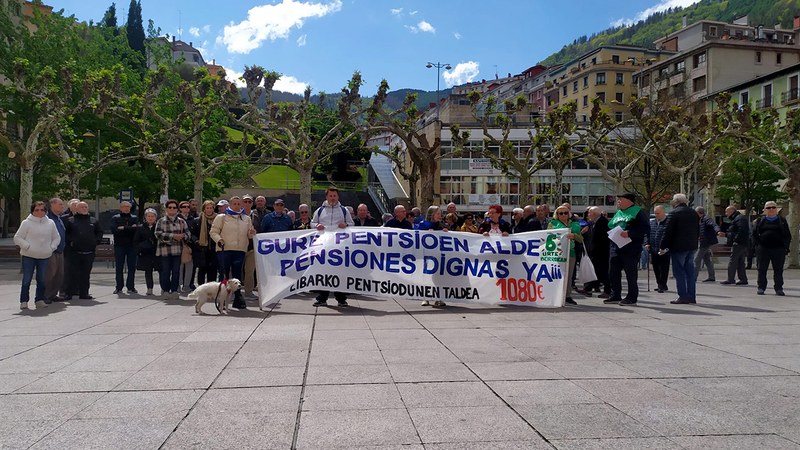 Pentsio publiko eta duinak eskatu dituzte 155 lagunek gaurko elkarretaratzean