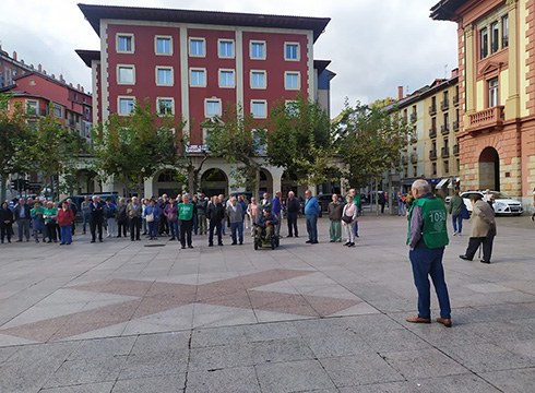 Pentsio publiko eta duinak eskatzeko manifestazioa egin da gaur eguerdian
