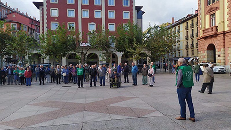 Pentsio publiko eta duinak eskatzeko manifestazioa egin da gaur eguerdian