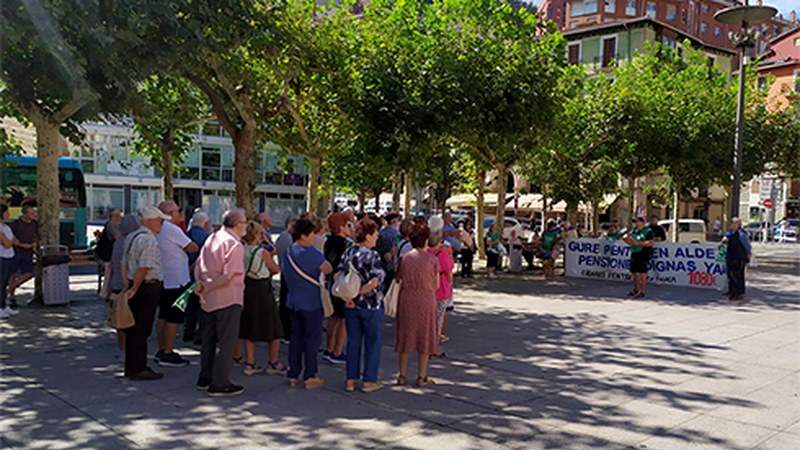Pentsio publiko eta duinak eskatzen jarraituko dute astelehenero Untzagan