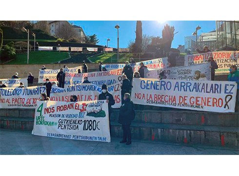 Pentsioak aurrekontu orokorretan legez blindatu arte borrokan segituko dute pentsiodunek